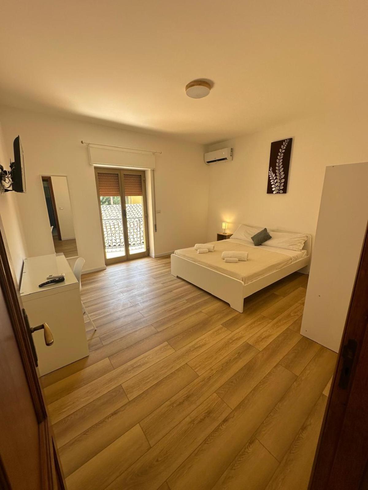 We Home Taormina Center With Parking ภายนอก รูปภาพ